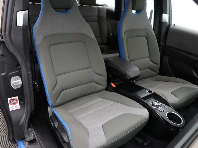 BMW i3 High Voltage Edition 94Ah 33 kWh- Xenon Led, Park Assist, Stoelverwarming, Navigatie, Cruise,...