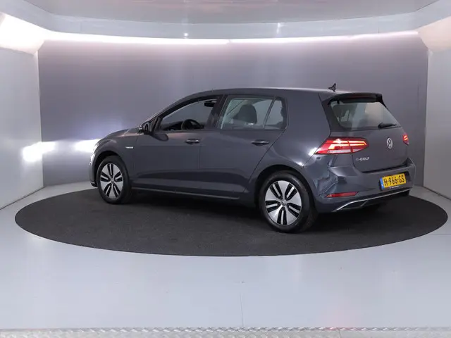 Volkswagen e-Golf E-DITION 136 pk | SOH 94%| Navigatie | Parkeersensoren | Adaptieve cruise control...