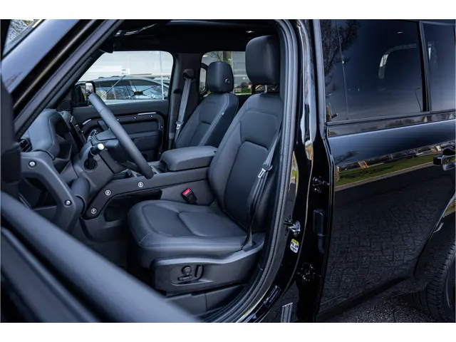 Land Rover Defender 110 2.0 P300e 110 X-Dynamic URBAN ** Panodak ** Memory ** Stuurverwarming 23" l....