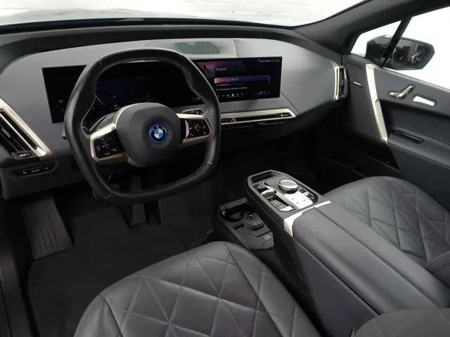 BMW iX xDrive40 M Sport Plus 77 kWh- Stoelmassage, Harman Kardon, 360 Camera, Head Up, Memory Seats,...
