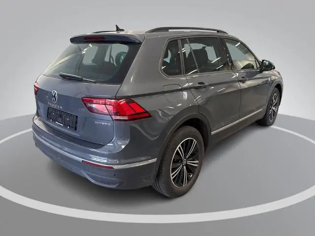 Volkswagen Tiguan 1.4 TSI 245pk DSG eHybrid Life Business · Inklap. Trekhaak · Stuur- & Stoelverwarm...