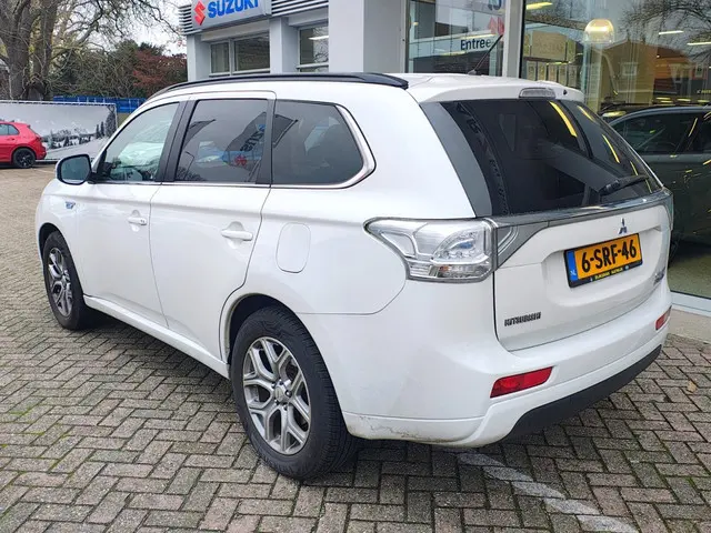 Mitsubishi Outlander 2.0 PHEV INSTYLE met APK TOT 03-2026