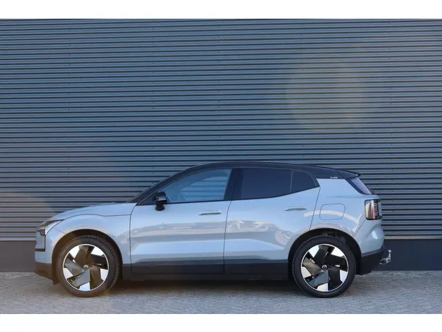 Volvo EX30 Extended Range Plus 69 kWh Harman Kardon/Keyless/Camera/BLIS/Trekhaak wegkl./19"