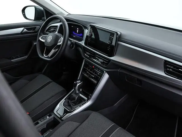 Volkswagen T-Roc 1.5 TSI 150pk DSG Life Edition · Camera · Trekhaak · Navigatie · Apple/Android Car...