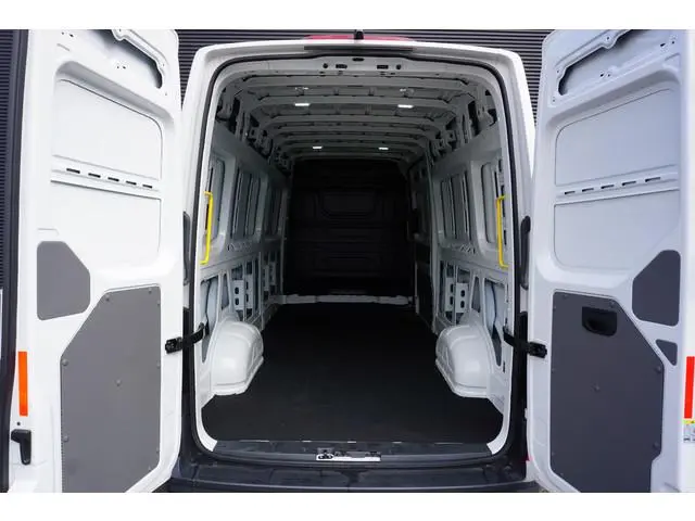 MAN TGE 3.140 140PK L4H3/L3H2 Apple Carplay Trekhaak Cruise Camera Stoelverwarming 270 Graden Deuren