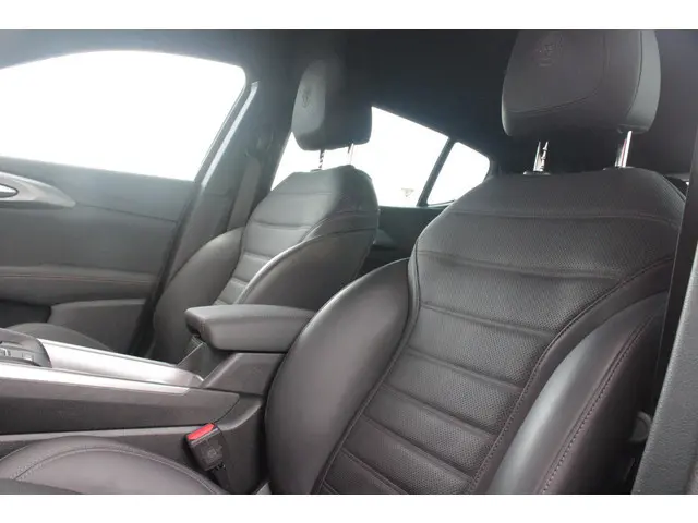 Alfa Romeo Tonale 1.5T Hybrid 160PK VELOCE | PREMIUM PACK: LEDEREN BEKLEDING/GEVENTILEERDE VOORSTOEL...
