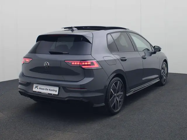 Volkswagen Golf 1.5eTSI/150PK R-Line DSG · Panoramadak · Camera + Parkeersensoren · Apple/Android Ca...