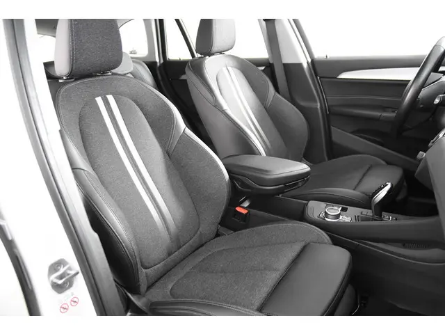 BMW X1 sDrive16d Sportline *1ste Eigenaar*Navigatie*Trekhaak*Camera*