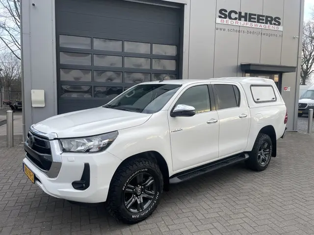 Toyota HiLux 2.4 D-4D DC 4WD | 3500kg AHG | camera