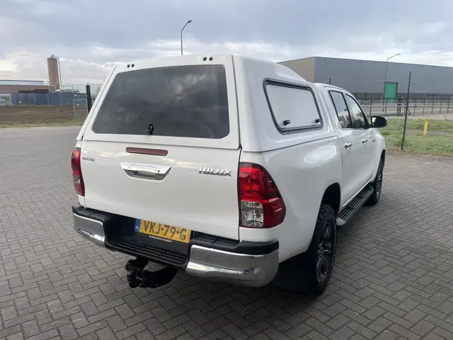 Toyota HiLux 2.4 D-4D DC 4WD | 3500kg AHG | camera