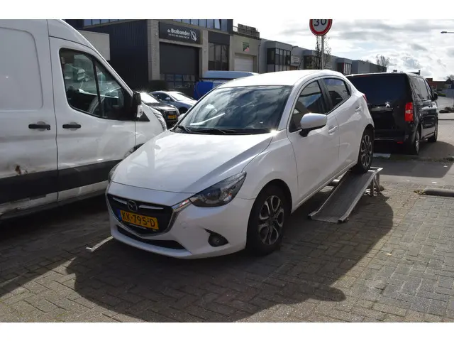 Mazda 2 1.5 Skyactiv-G Skylease GT Leer Navi Stoelverwarming Keyless
