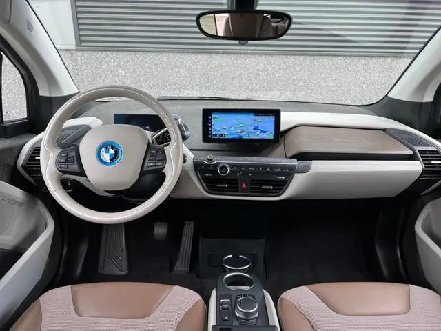 BMW i3 S 184pk Executive 120Ah 42 kWh/*Kashmir silver*/Lodge/Sunroof/Carplay/W-pomp/Camera/3-fase