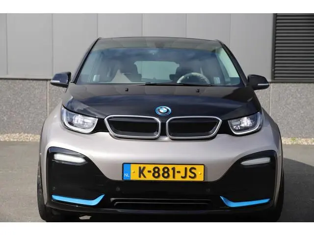 BMW i3 S 184pk Executive 120Ah 42 kWh/*Kashmir silver*/Lodge/Sunroof/Carplay/W-pomp/Camera/3-fase
