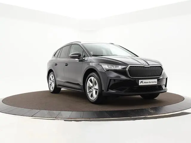 Skoda Enyaq 50 150pk · SOH 92% · Apple/Android Car Play · Camera · Navigatie · Cruise Control · 19''...