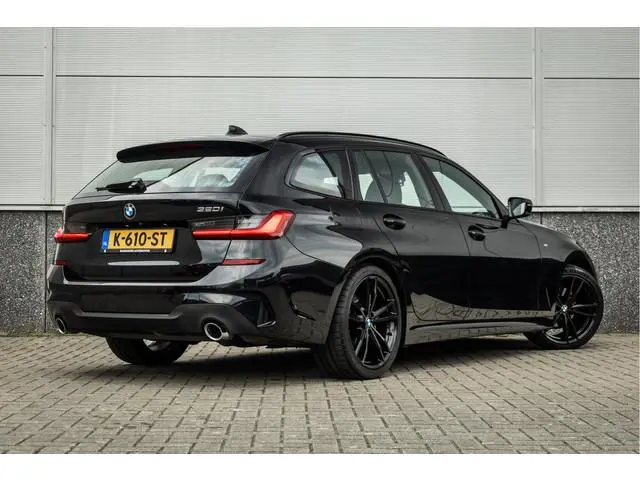 BMW 3 serie Touring 320i M Sport High Ex Camera / HiFi / Trekhaak / 19inch /