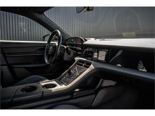 Porsche Taycan Cross Turismo 4 | 93kWh | SOH 91% | Luchtvering | Panoramdak