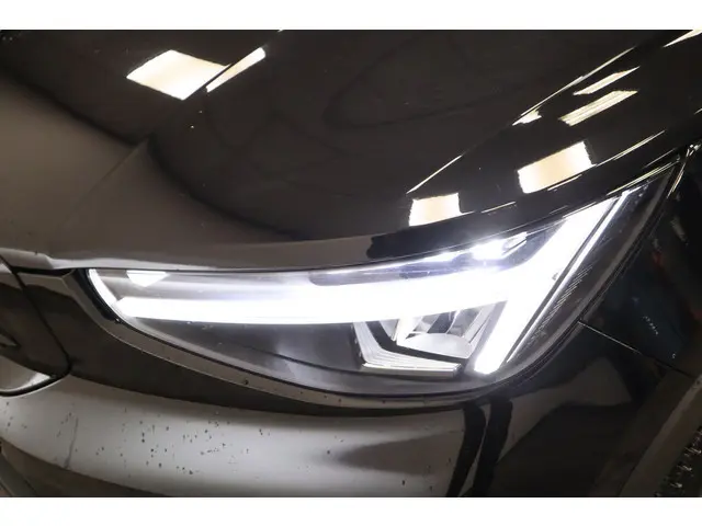 Volvo XC40 Single Motor Extended Range Plus 82 kWh ACC 20'' PDC Keyless Entry/Go 24 maanden garantie...