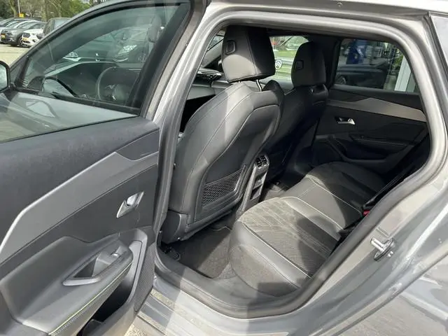 Peugeot e-308