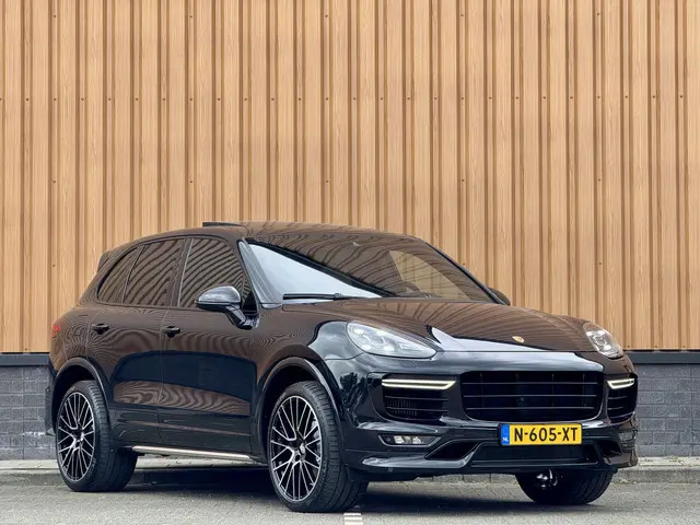Porsche Cayenne 3.6 S | 421 PK! | Panoramadak | 21" Lichtmetaal | Sportchrono Pakket | Elektrische S...