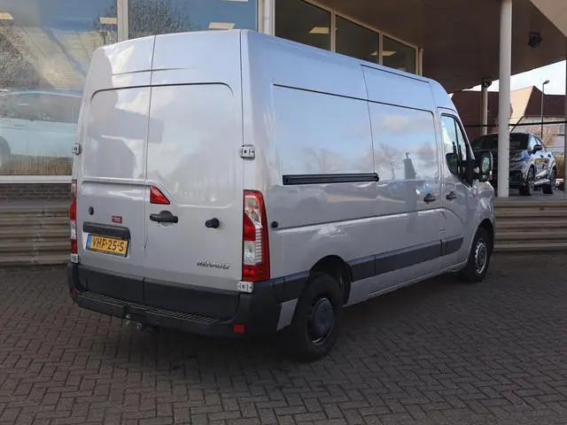 Renault Master T35 2.3 dCi 150 PK AUTOMAAT L2H2 + CARPLAY | CAMERA | 2500 KG TREKHAAK | CRUISE | NAV...