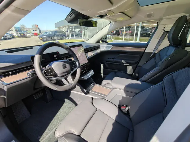 Volvo ES90