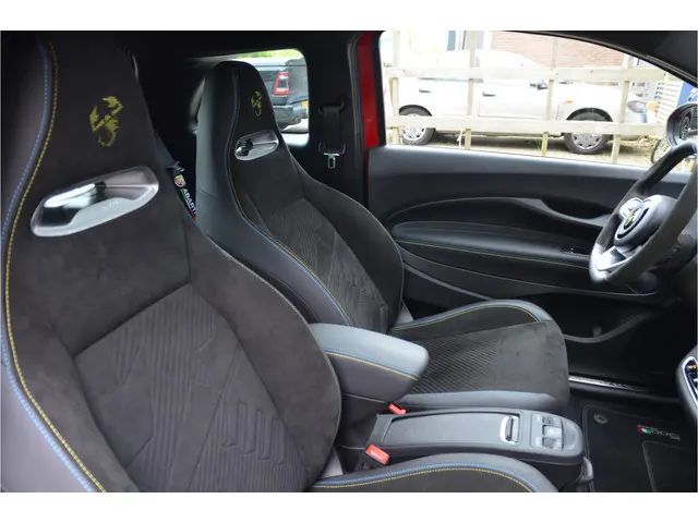 Fiat 500 Abarth Turismo 42 kWh Pano, 18" Alu