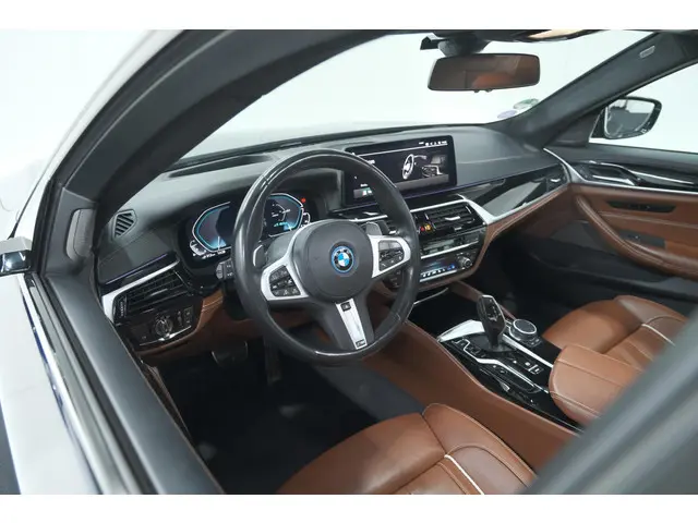 BMW 5-serie 545e xDrive Business Edition Plus | M Sportpakket | Driving Assistant Professional | Har...
