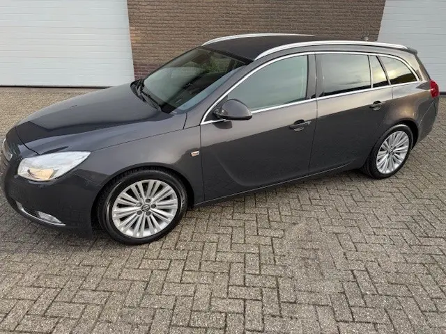 Opel Insignia Sports Tourer 1.6 T Design Edition | Nederlandse Auto | Trekhaak | PDC voor en achter | Dakrails | Cruise control | automatiche airco |
