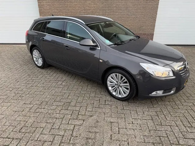 Opel Insignia Sports Tourer 1.6 T Design Edition | Nederlandse Auto | Trekhaak | PDC voor en achter | Dakrails | Cruise control | automatiche airco |