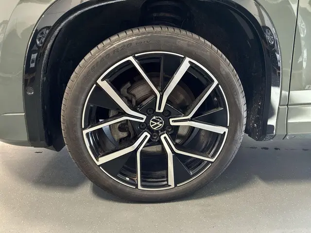 Volkswagen Tayron 1.5 eHybrid 272pk DSG R-Line Edition · Panoramadak · 360 Camera · Inklap. Trekhaak...