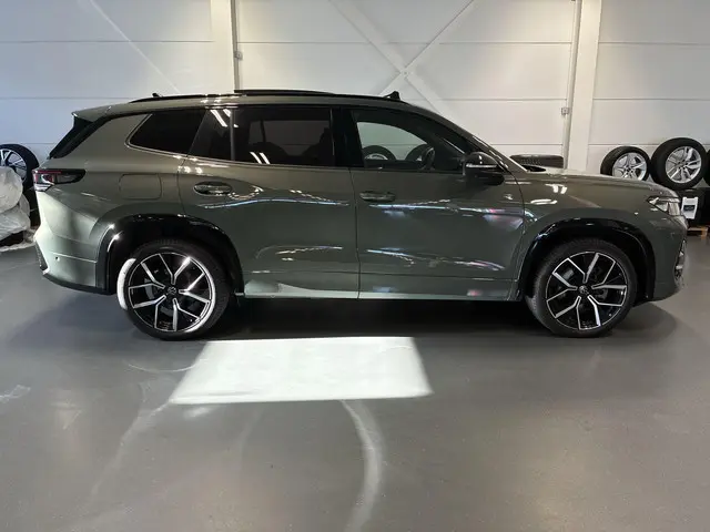 Volkswagen Tayron 1.5 eHybrid 272pk DSG R-Line Edition · Panoramadak · 360 Camera · Inklap. Trekhaak...