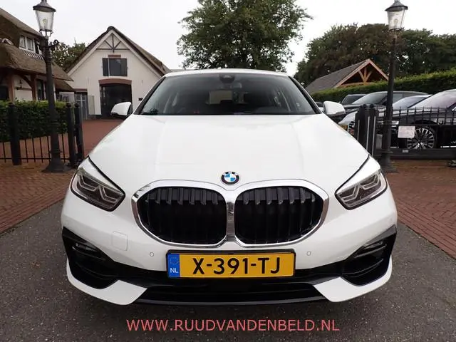 BMW 1-serie 118i SPORTLINE / CRUISE / STOELVERWARMING / SPORTSTOEL / 17''