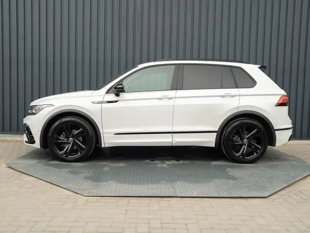 Volkswagen Tiguan 1.5 TSI R-Line Business+ | Trekhaak wegkl. | Head Up | Side Assist | IQ Light | El...