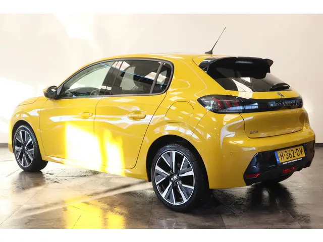 Peugeot 208 1.2 PureTech Allure Panoramadak Navigatie Full-led 24 maanden garantie mogelijk (*vraag...