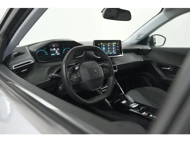 Peugeot e-2008 EV Allure 50 kWh | SOH=96.7 % | 3 Fase Laadfunctie | Camera | Navigatie | Parkeersens...