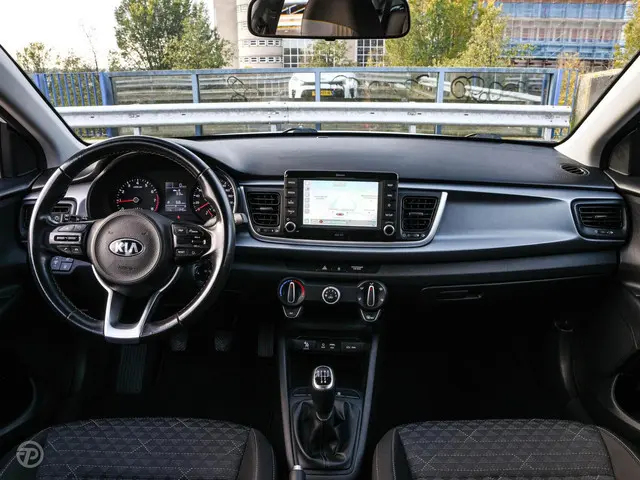 Kia Rio 1.0 TGDI 101 PK DynamicLine Camera Navigatie Apple CarPlay Android Auto Cruise Control DAB 15"