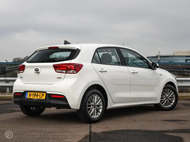 Kia Rio 1.0 TGDI 101 PK DynamicLine Camera Navigatie Apple CarPlay Android Auto Cruise Control DAB 15"