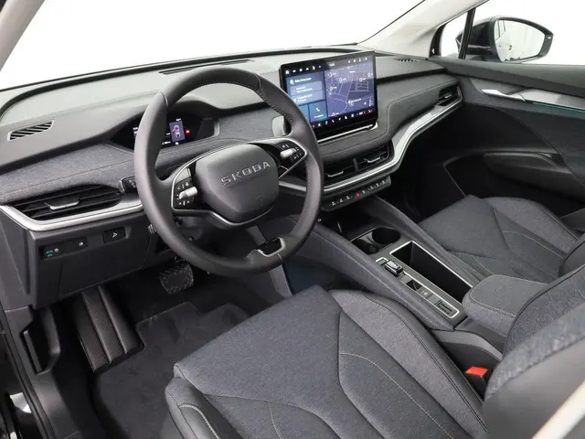 Škoda Elroq Business Edition Tour 150 kW / 204 pk | 17% Bijtelling! | Camera | Stoel/stuurverwarming