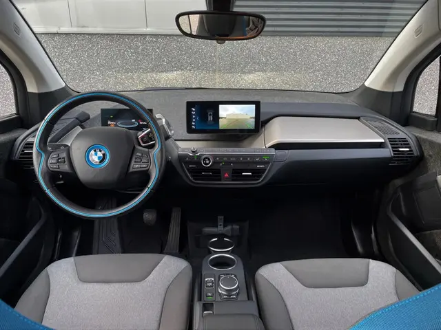 BMW i3 Executive 120Ah 42 kWh*Blue Ridge*/NaviPro/W-pomp/Camera/3-Fase/19"