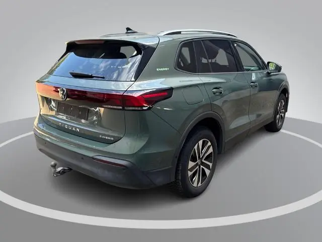Volkswagen Tiguan 1.5 eTSI 150pk DSG Life Business · 360 Camera · Inklap. Trekhaak · Keyless · Stuur...