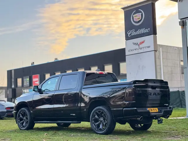 Dodge RAM Pick Up BJ2024 5.7 V8 4x4 Laramie Night Limited Pack 22inch / PANO / LPG / NL-AUTO