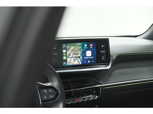 Peugeot 2008 PureTech 130 GT | Panoramadak | Adaptieve Cruise Control | Camera | Stoelverwarming