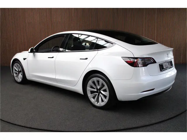 Tesla Model 3 RWD ACC Autopilot Stuurverwarm. PDC Leer Navi Panoramadak 360° Elektr. achterklep Stoe...