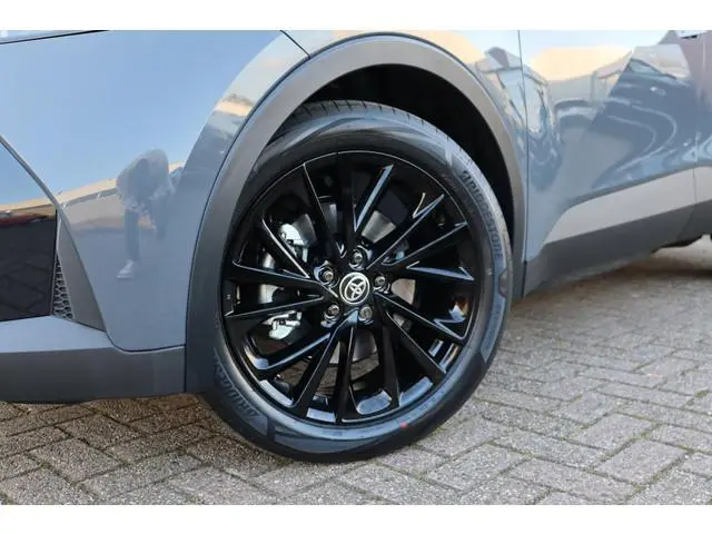Toyota C-HR 2.0 Plug-in Hybrid 220 GR SPORT, JBL, Nieuw en snel leverbaar met € 3.500,- voordeel Par...