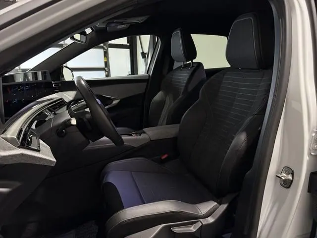 Peugeot e-3008