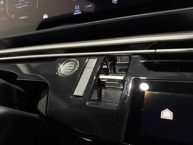 Peugeot e-3008