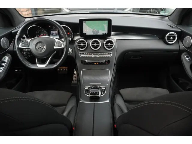 Mercedes-Benz GLC Coupe GLC 250 4Matic, AMG, Schuifdak, Trekhaak, Burmester, 20 inch