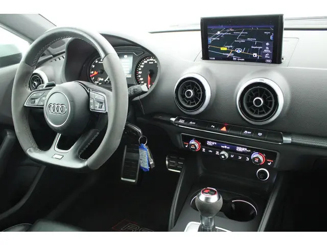 Audi RS3 Sportback 2.5 TFSI quattro 400pk NL Auto RS Sportstoelen Leder Stoelverwarming Navigatie