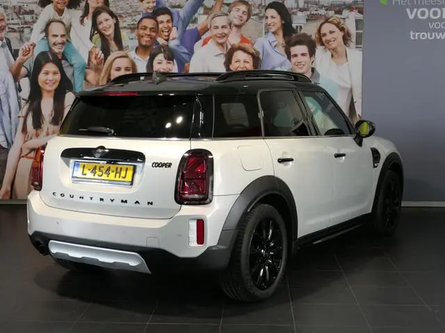 MINI Mini Countryman 1.5 Cooper MINI Yours - Dealer onderhouden! - Afneembare trekhaak - Camera - Vo...