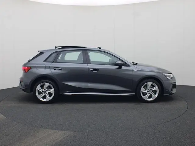 Audi A3 Sportback 40 TFSIe 150kW/204PK S Line · Panoramadak · Cruise control adaptief · Drive select
